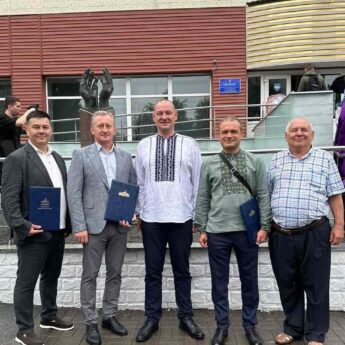 Грамотами Верховної Ради України та подяками нагородили наших працівників Центру екстреної медичної допомоги та медицини катастроф