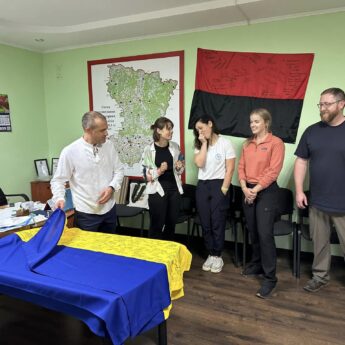 Колектив Рівненської обласної «екстренки» зробив нашим новим друзям символічні подарунки