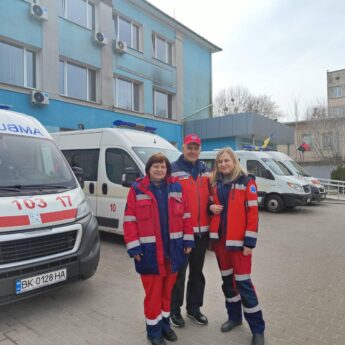 Бригада «екстренки» прийняла пологи в автомобілі